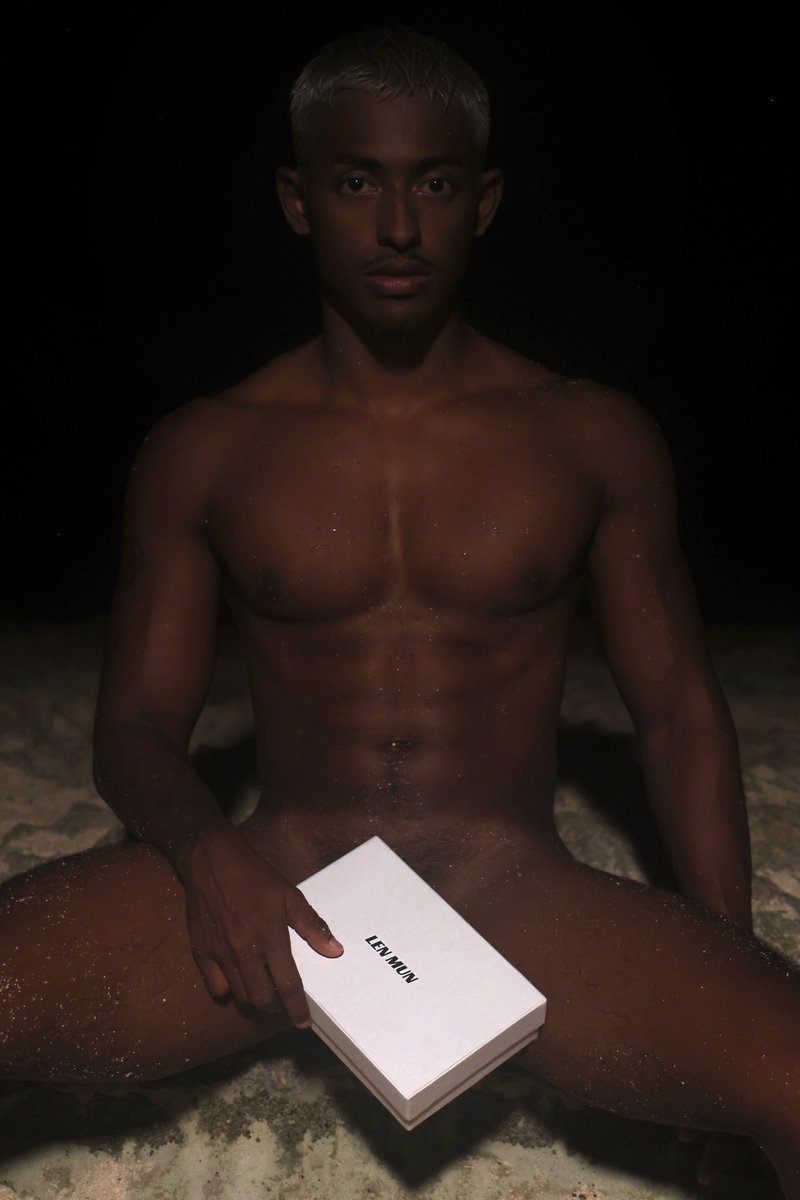 LEN__MUN's tweet photo. He came to the shore with nothing.
But brought everything he hides. 

Yours,
Len Mun 

https://t.co/45trtdIlzC https://t.co/TqvZOnOCZH