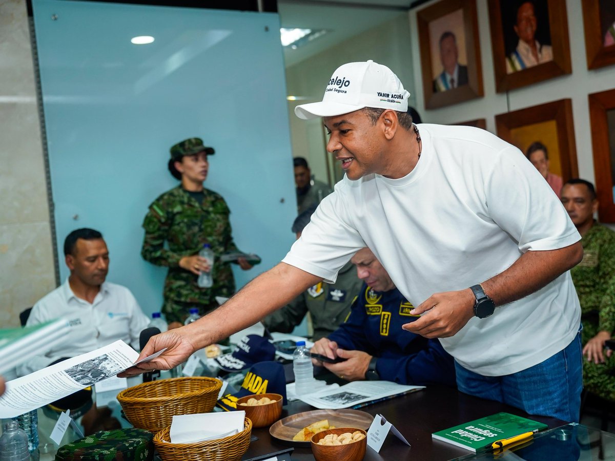 Sostuvimos una reunión de alto nivel con el <a href="/mindefensa/">Mindefensa</a> , <a href="/PedroSanchezCol/">Pedro Arnulfo Sanchez S. Orgullosamente Colombiano</a> y la cúpula militar del país, que incluye a los comandantes de todas las fuerzas.

Pudimos generar acciones para articular, mucho mejor, el trabajo entre las regiones y el gobierno nacional. Destacamos que
