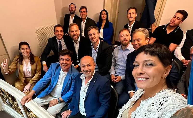 ‼️TASAS MUNICIPALES EN PBA
En la mayoría de los municipios de Buenos Aires se cobran TASAS RIDICULAS, innecesarias y que obstaculizan el trabajo del sector privado.

En este hilo, te voy a detallar las TASAS INNECESARIAS y/o gastos municipales “altos” en más de 30 municipios de