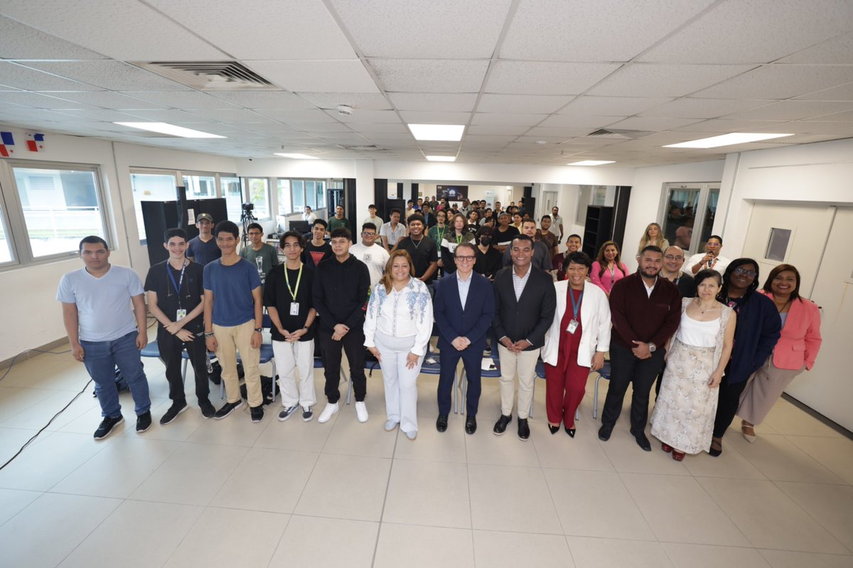 ITSEpma's tweet photo. El ITSE, en colaboración con Liderapia Institute de España, ofreció la conferencia “La Humanidad de la IA” con Manuel Crespo. En un momento de transformación tecnológica sin precedentes, se abordaron los desafíos humanos: renta básica, nuevas profesiones y habilidades del futuro. https://t.co/VgIOENHWbL