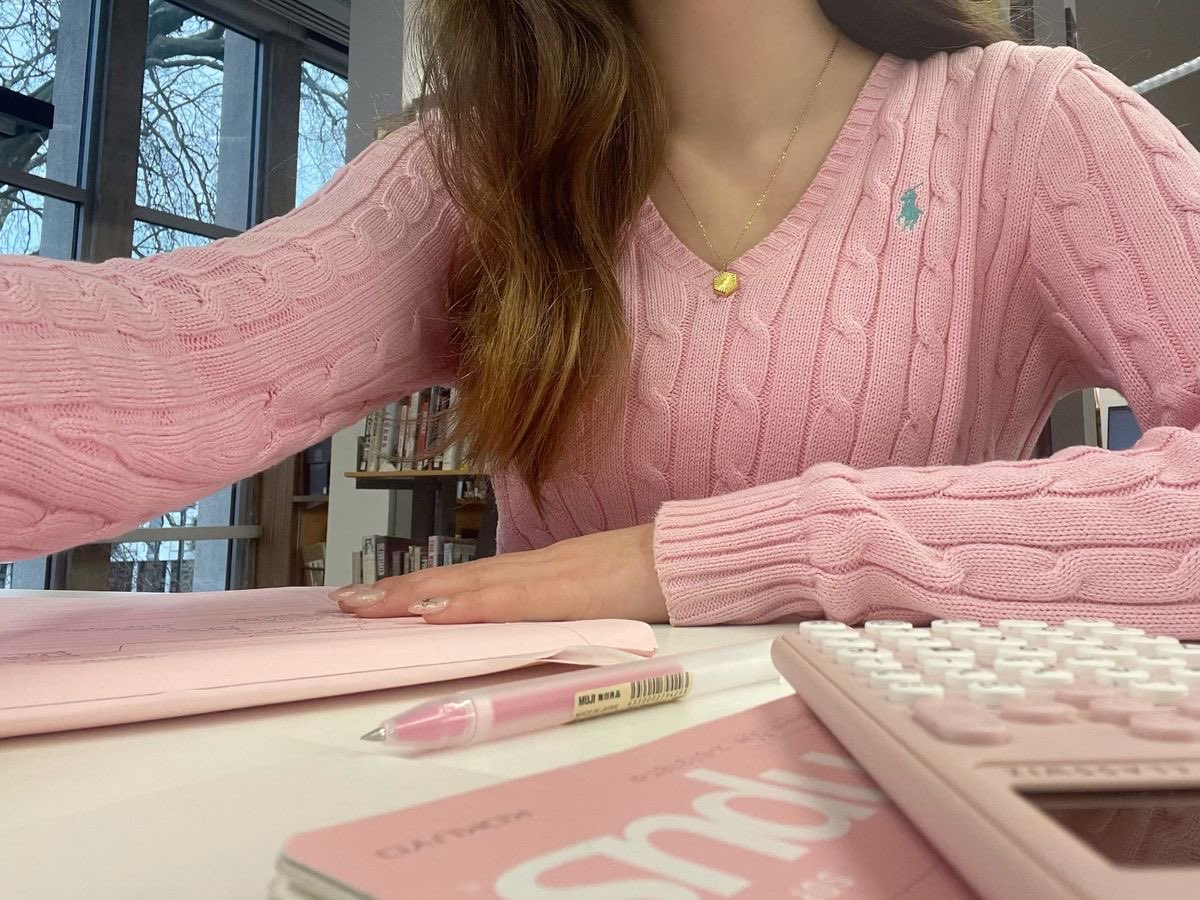 rosediamone's tweet image. ✦ 𝘛𝘏𝘙𝘌𝘈𝘋 ✦ Dicas de estudo que peguei com gringos e podem mudar sua rotina📚
(⚠︎ lembre: nem tudo funciona pra todo mundo — teste e veja o que se encaixa em VOCÊ)