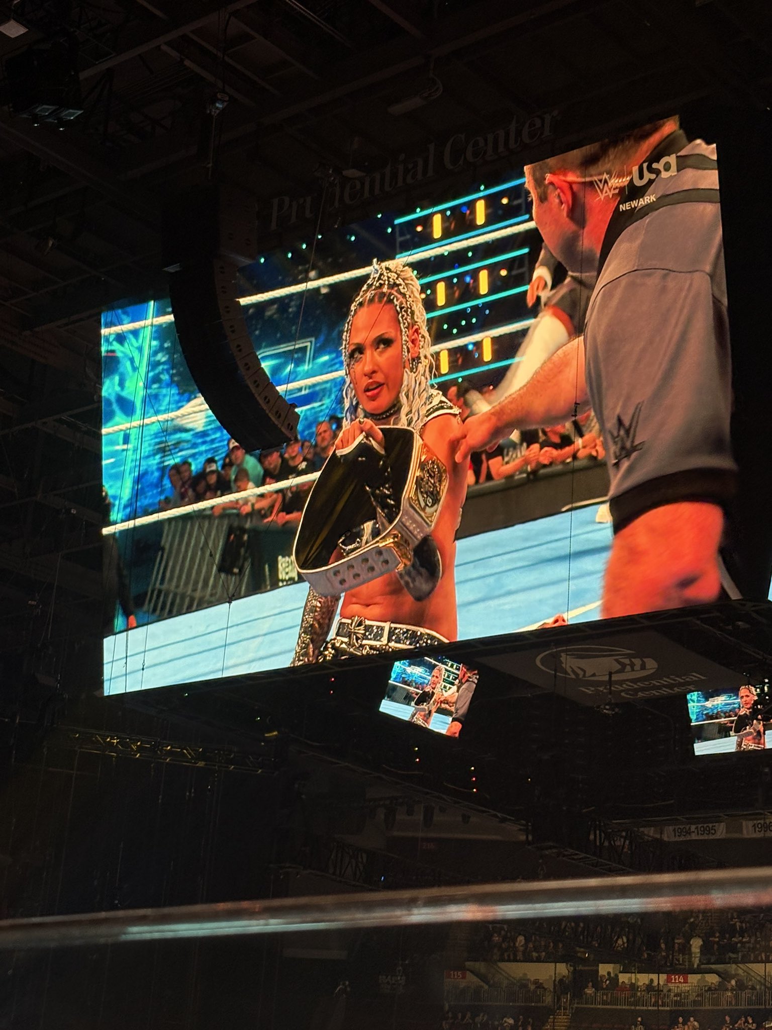 Anddddd she retains! That was a SummerSlam worthy match for sure. #Summerslam https://t.co/VV19UTs4oe
