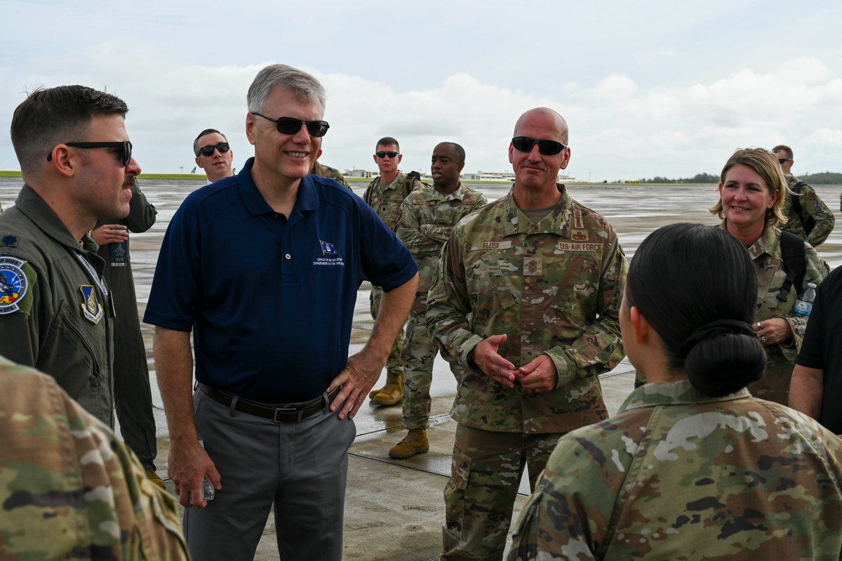 EielsonAirForce's tweet image. Recently, the 354th AEW hosted SECAF and CMSAF as well as key congressional leaders in Guam during exercise REFORPAC.

During the visit, 354th leadership briefed about the AEW’s role and mission in the exercise.

#REFORPAC25 #DLE2025 #ReadyAF