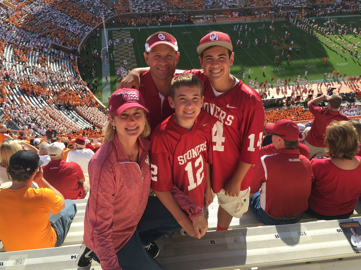 lesmangrum's tweet photo. @KREFsports In the stands losing my mind! https://t.co/u2N3Kn6yd9