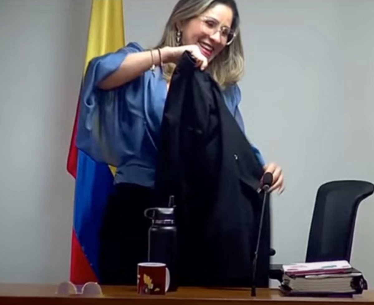 mrrmoustachee's tweet photo. Ay, señora jueza, con esa sonrisa no se apela, se acata…🫣💗 https://t.co/RxJJMIGXYB