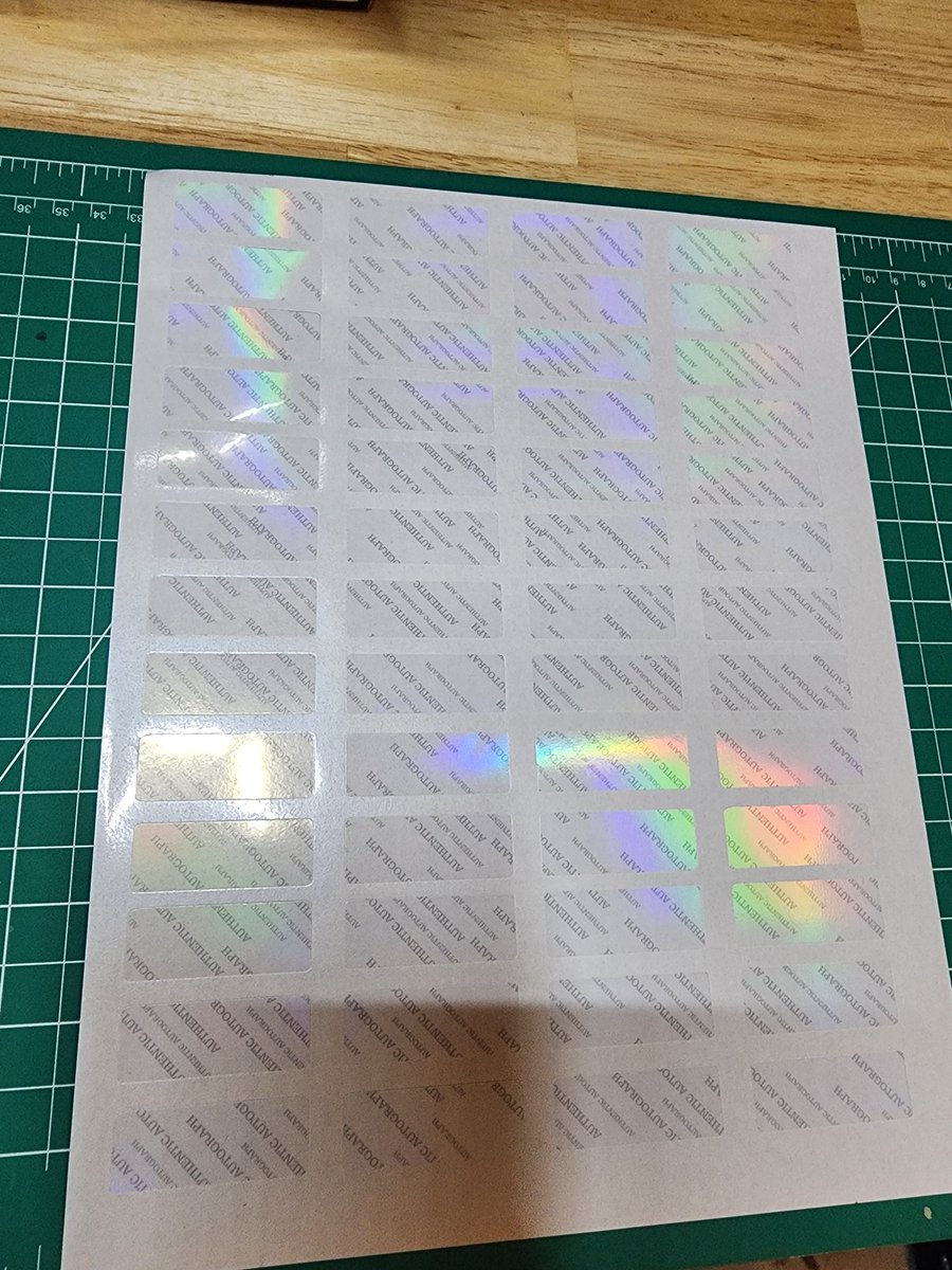 TheRealJovanie's tweet photo. I've been wanting to make holographic autograph stickers for the longest while for those times where I don't have cards with me. I think it came out pretty sweet
Autograph was for testing purposes
#holosticker #holographicSticker #autographPaper #autographSticker https://t.co/9i7eBBwUy1