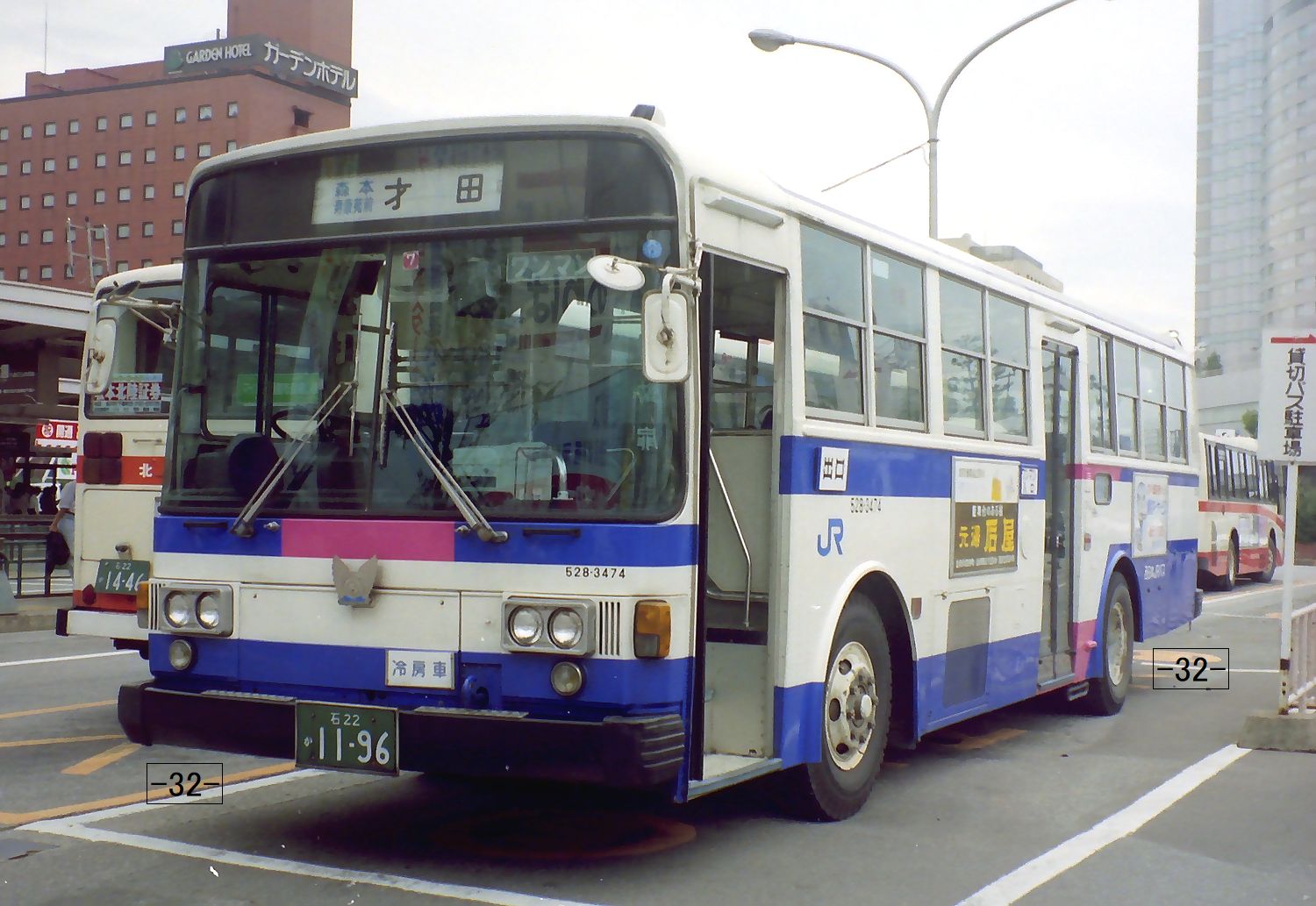 LEOPOLD とかなちゅうバス 330px-Kanachu-bus_yoko43_o140.jpg