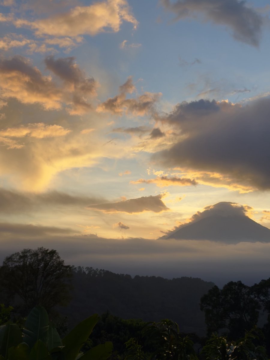 Agosto, siendo Agosto 💛🌙