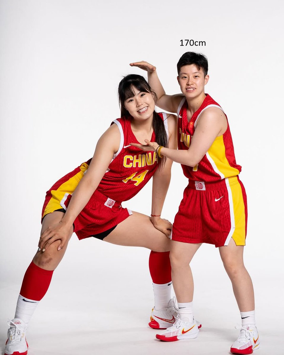 李月汝さん(201cm)、やっぱりデカいですよね。
元カレも220cmあるみたいなので、そのくらい大きくないと相手にならないのかもしれません。。