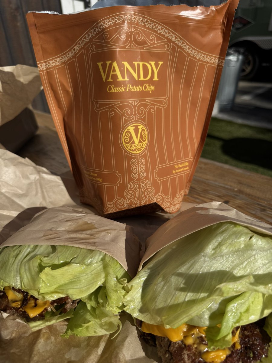 Sometimes you have to bring your own french onion <a href="/Vandy_Crisps/">Vandy Crisps</a> to burger night! Better than rice bran oil fries.

<a href="/reallytanman/">Tan Man</a> really cooked on these ones.