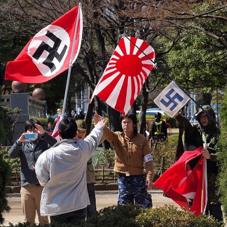 最近在推上辩论南京死了多少人
这个话题就是最典型的诡辩
用细节的轻微模糊试图推翻整体事实

犹太人死亡数据和记录的人名吻合么？
二战以来战争死亡人数和人名吻合么？
日本右翼希望把你拉入他稀碎的逻辑
用细节的模糊来磨损你的真实主张

我们应该跳出来论述
南京大屠杀就是和奥斯维辛一样的恶行