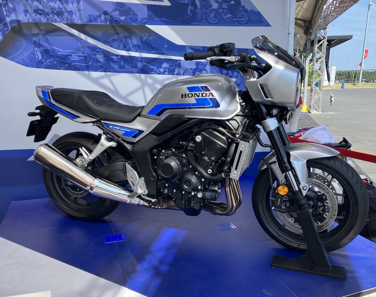 HondaBike_hmj's tweet photo. 「CB1000F SE コンセプト」を鈴鹿8耐Hondaブースで世界初公開しました✨
 今回初公開のメーターと共にお届けします😉 https://t.co/msZKSRX3eC