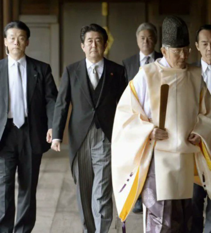コミュニティの皆様
こんにちは☺️

安倍総理は靖国神社へ参拝し
英霊の御霊に感謝と哀悼の
誠を捧げられました🇯🇵

石破総理は靖国神社を参拝
したことがなく英霊を否定し
80年談話を出して
上書きする決意です。

石破総理に80年談話を
出す資格はありません。

安倍総理の名誉を
護るため断固阻止！