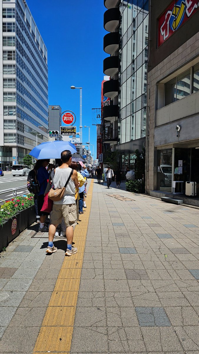 ☀️ ยืนตากแดด 36°C จนหลังคอไหม้ ก็ยอม! เพื่อได้ลอง #imdonut ที่ฟุกุโอกะ 🍩
หลังพลาดไป 2 รอบ วันนี้ไม่พลาด! ขนมหน้าตาดีเกินต้าน เลือกยากมากแต่ทุกชิ้นคือ ....อหหห คุ้มทุกหยดเหงื่อ 😭💗
ไม่แปลกใจเลยว่าทำไมถึงต้องรอขนาดนี้ #TriplePreview #รีวิวญี่ปุ่น #รีวิวฟุกุโอกะ <a href="/Kin24hrs/">กิน24ชั่วโมง</a>