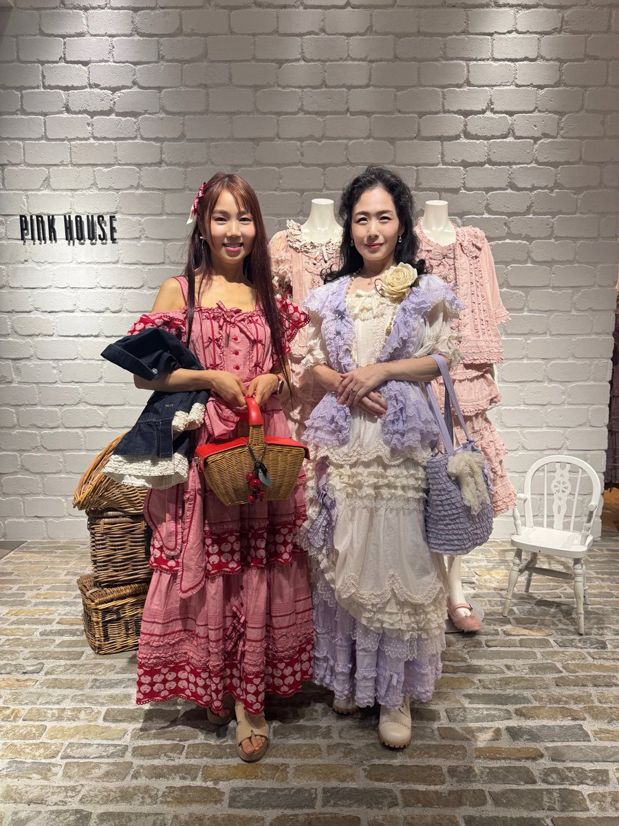 銀座店で買い物したら
イロハちゃんに初めて会いました❤
少しお話できて買い物楽しかったです。
記念にツーショット❤