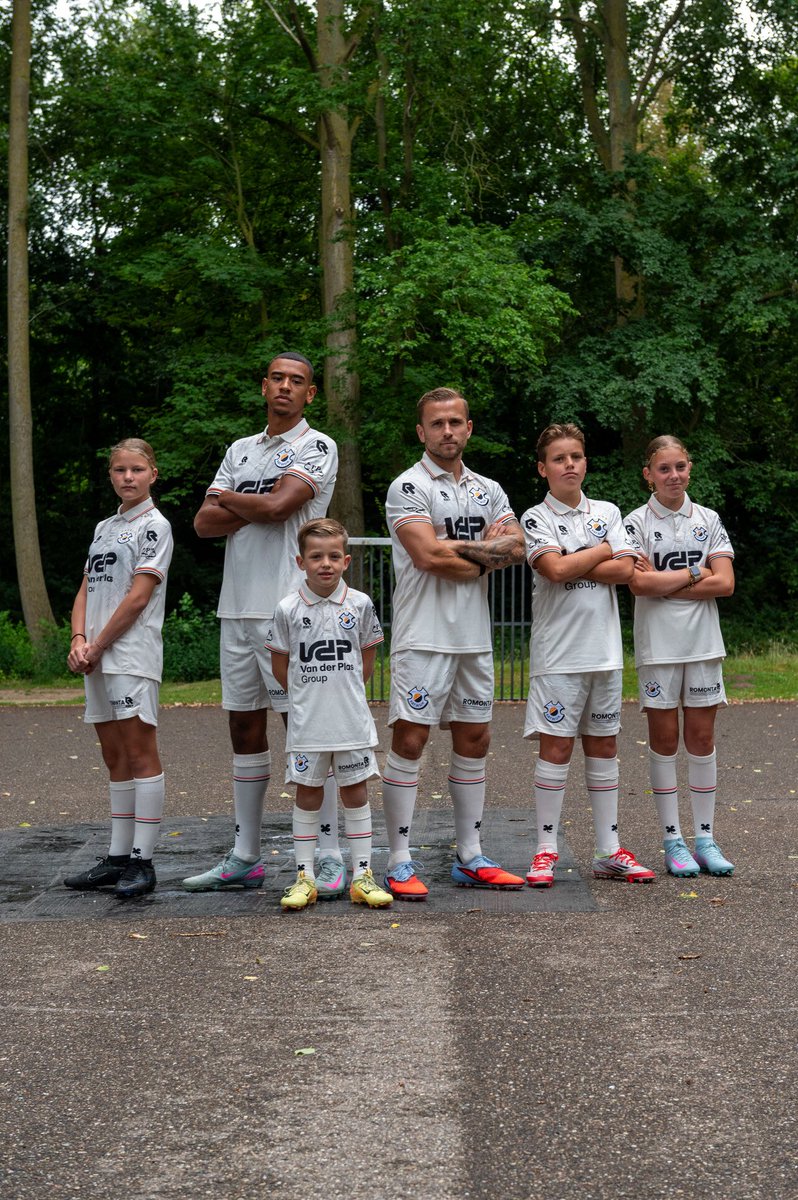 VV Katwijk presenteert met trots het nieuwe uitshirt voor het seizoen 2025/2026 #vvkatwijk <a href="/robeysportswear/">Robey Sportswear</a> <a href="/Voetbalshop/">Voetbalshop.nl</a>
