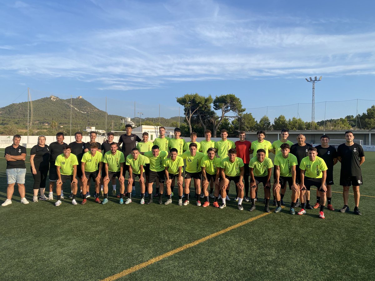 cefelanitx's tweet image. 𝗔𝗶𝘅ò 𝗵𝗮 𝗰𝗼𝗺𝗲𝗻ç𝗮𝘁! 

✅ Comença el nou projecte

🤍 Ells defensaran els nostres colors 

#vamosfela #orgullfelanitxer