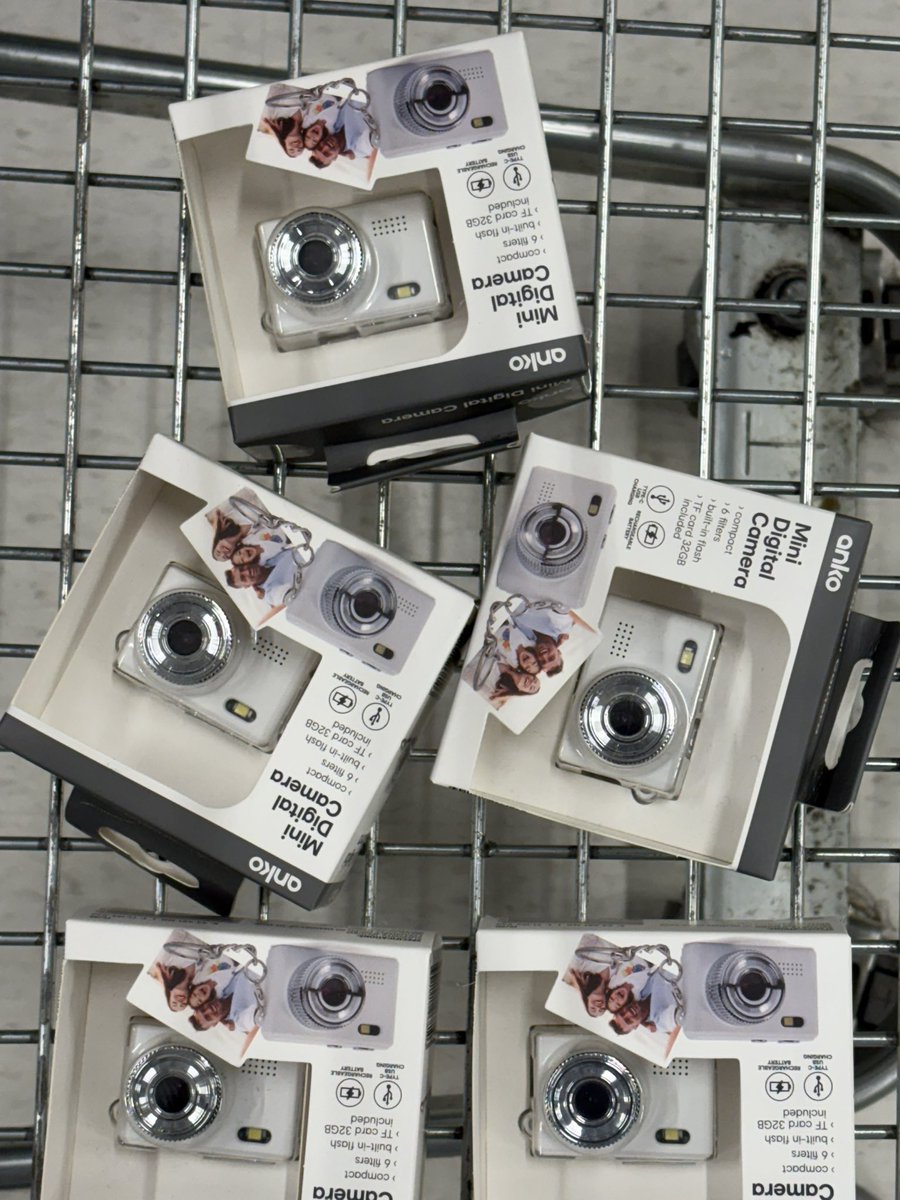 把澳洲kmart的网红口袋ccd相机库存全拿下了
不枉我坐了两小时火车
虽然我觉得很车载记录仪
但是无所谓 买了送人当礼物吧