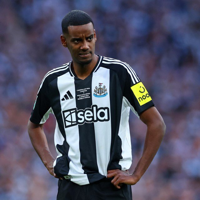 Transfer News Live (@deadlinedaylive) on Twitter photo ๐จ Alexander Isak has been left sweating on his dream move to Liverpool after they lowballed Newcastle with an opening offer and then walked away from the deal.
Sources believe Liverpool have 'bottled it' and they have 'strung along' the striker.
(Source: <a href="/MailSport/">Mail Sport</a>) ๐จ Alexander Isak has been left sweating on his dream move to Liverpool after they lowballed Newcastle with an opening offer and then walked away from the deal.
Sources believe Liverpool have 'bottled it' and they have 'strung along' the striker.
(Source: <a href="/MailSport/">Mail Sport</a>)