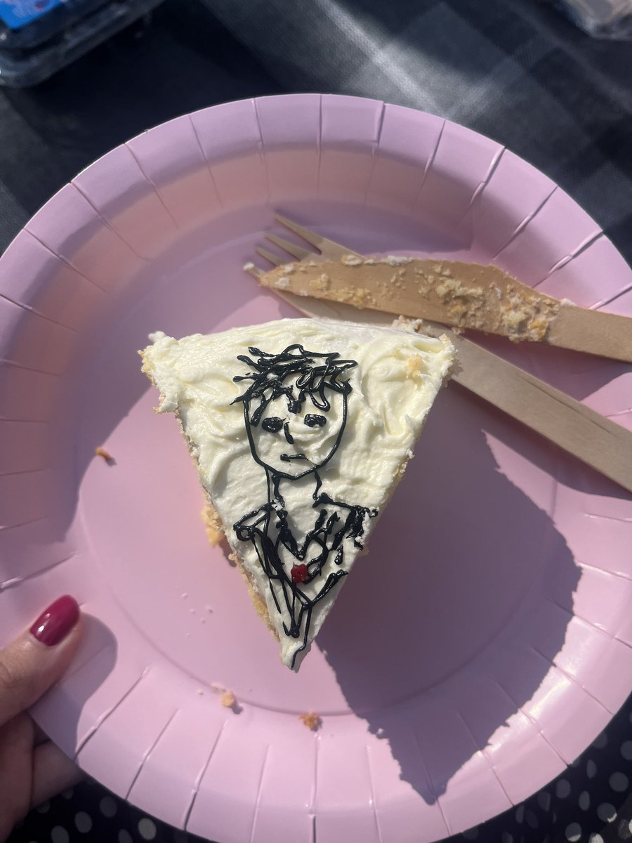 nightmareveil's tweet photo. dream of the endless cake (i eated him) https://t.co/lvCLjpdU6x
