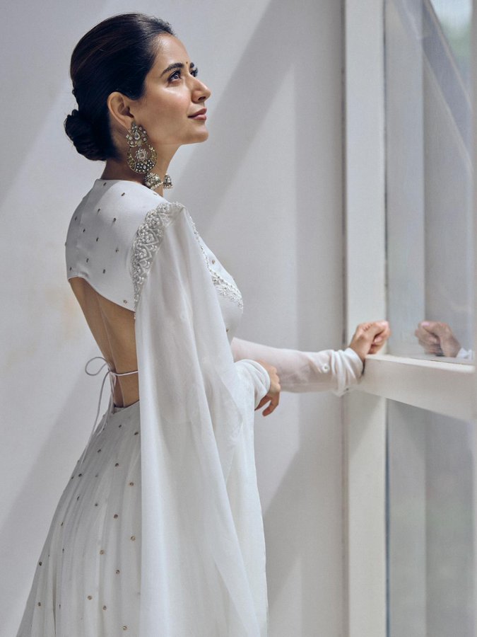 GxU6diDX0AArKoL?format=jpg&name=900x900