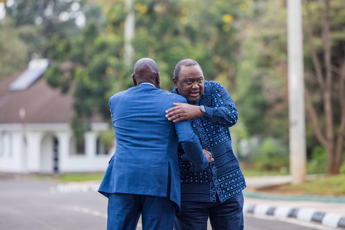 Wewe endelea kuita mwenzako "msaliti" because of these politicians. Msiweke siasa kwa roho.