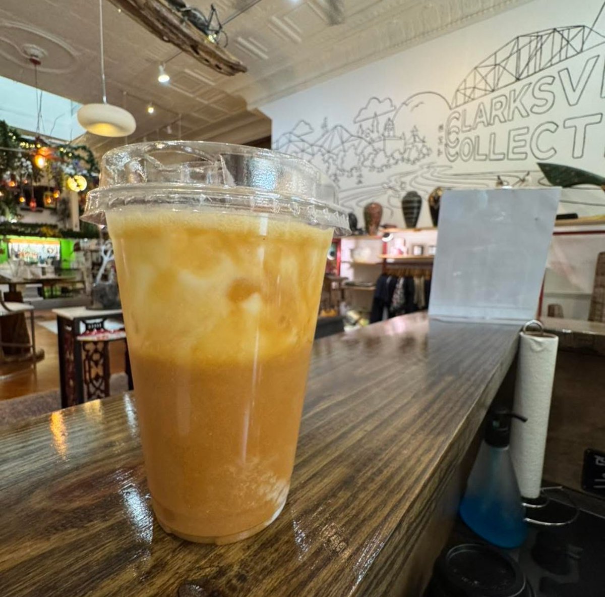 speakeroftruth's tweet image. It’s a beautiful Friday here in Clarksville- it almost feels like fall! What seasonal drink do you think we should highlight this fall???  #clarksville #theroaringbean #coldbrew #veteranowned #smallbusiness #clarksvillecollection #fallcoffee #pumpkin #spice #pumpkinspiceseason