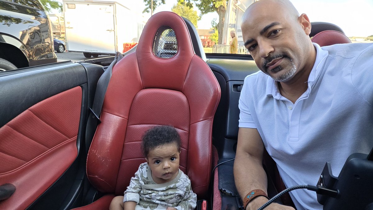 Introducing Kingston to the  2000 <a href="/Honda/">Honda</a> S2000.
Original Owner 😎