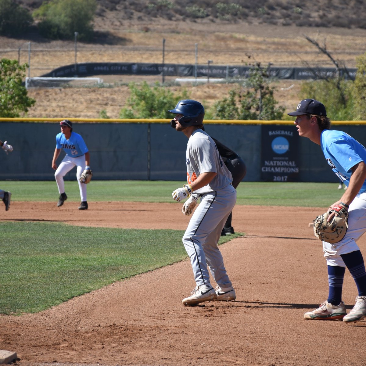 Sonoma Stompers (@sonomastompers) on Twitter photo After facing a 9-4 deficit entering the ninth inning, the Oaks used five free passes and recorded three hits to stun the Stompers and take Game 1 of the CCL Championship Series, 10-9.
Read more here: stompersbaseball.com/news/2025/8/1/…
✏️: <a href="/JordanKimball_/">Jordan Kimball</a> After facing a 9-4 deficit entering the ninth inning, the Oaks used five free passes and recorded three hits to stun the Stompers and take Game 1 of the CCL Championship Series, 10-9.
Read more here: stompersbaseball.com/news/2025/8/1/…
✏️: <a href="/JordanKimball_/">Jordan Kimball</a>