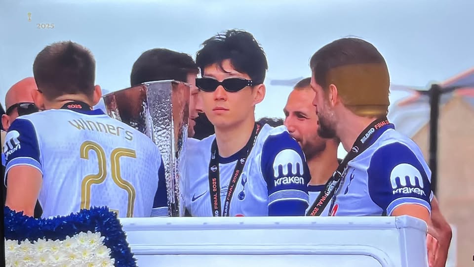 ihawkNick's tweet image. Thank you Sonny. Forever a legend and a cup-lifting captain.

10 Years with Spurs
454 games
173 goals
101 assists
1 Puskas Award
1 Golden Boot
All time Premier League goal/assist combo with Kane
1 European Title

All the best. Come back in the future as a club ambassador. #COYS