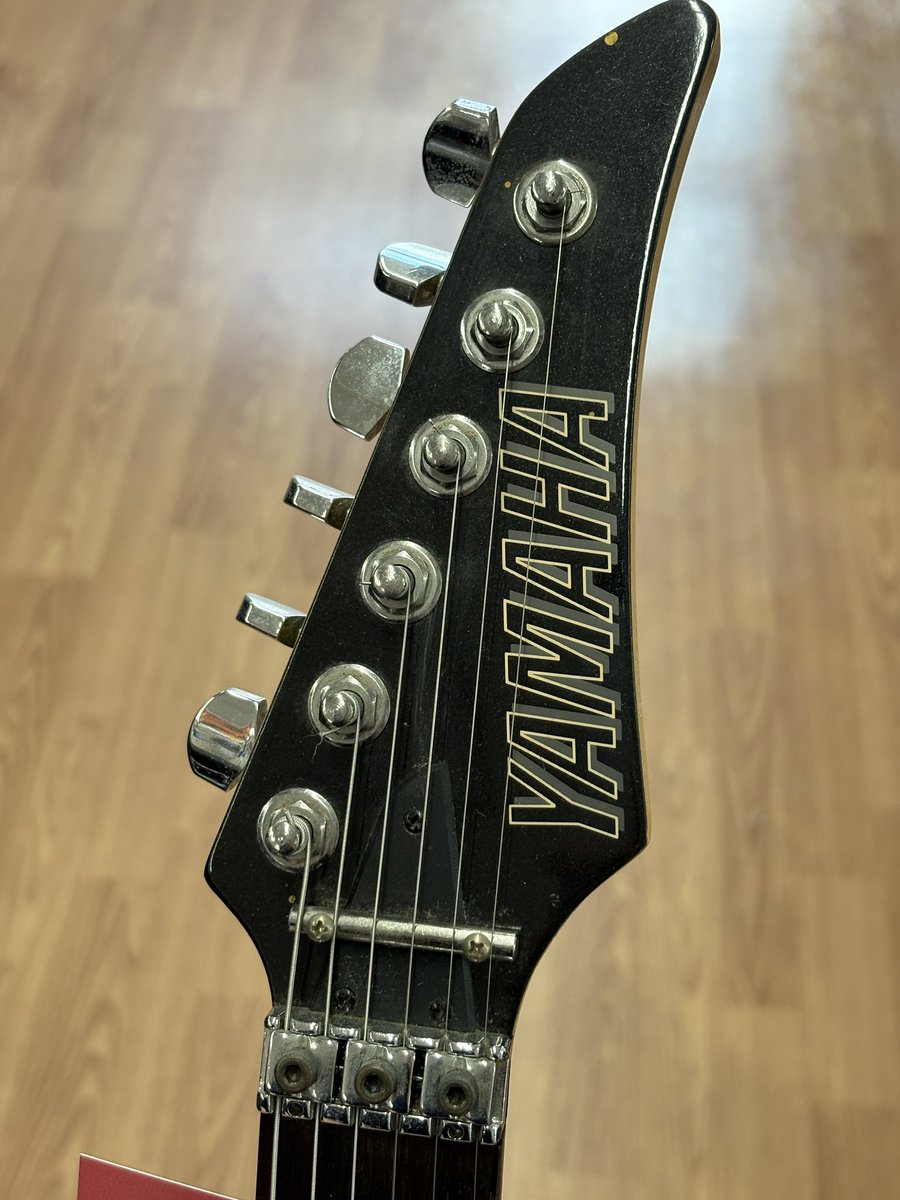 ハードオフでみたYAMAHA RGX412D。
わかる人にはわかる違和感...笑