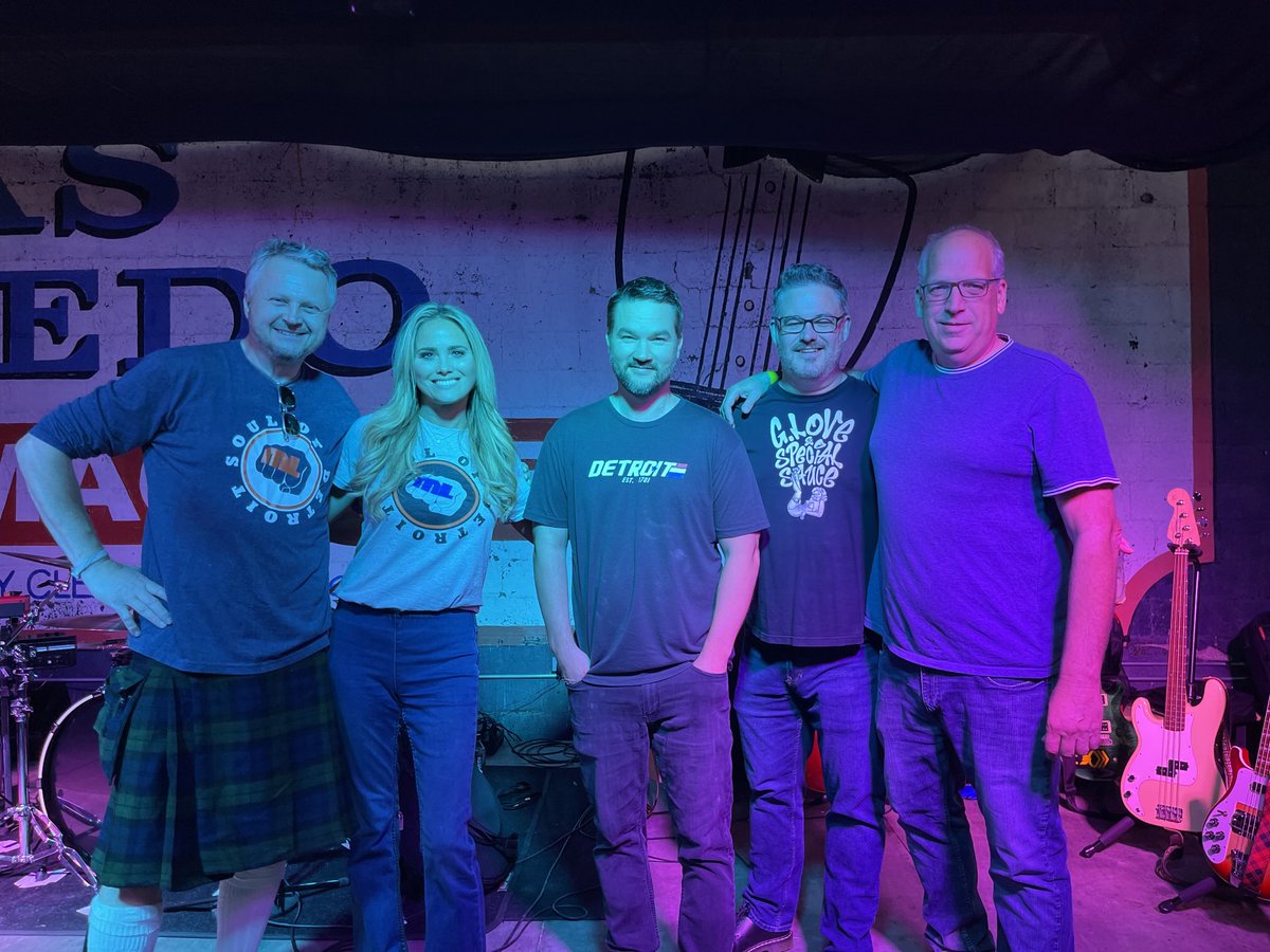 m.l. elrick (@elrick) on Twitter photo Thanks to everyone who came out for Soul Night at <a href="/Cadieuxcafe/">Cadieux Cafe</a> !!!
<a href="/marcfell/">Marc Fellhauer</a> <a href="/shawnwindsor/">Shawn Windsor</a> <a href="/ErikaEricksontv/">Erika Erickson</a> … and Arthur!!! Thanks to everyone who came out for Soul Night at <a href="/Cadieuxcafe/">Cadieux Cafe</a> !!!
<a href="/marcfell/">Marc Fellhauer</a> <a href="/shawnwindsor/">Shawn Windsor</a> <a href="/ErikaEricksontv/">Erika Erickson</a> … and Arthur!!!