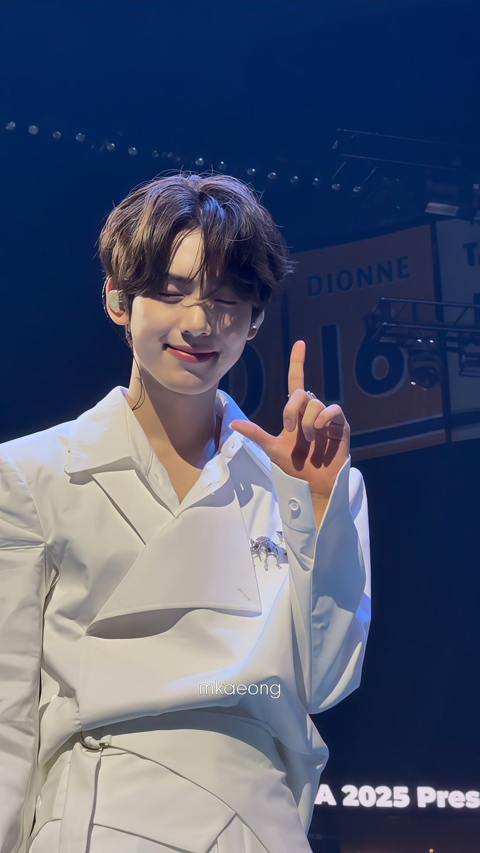 han yujin pics tweet media