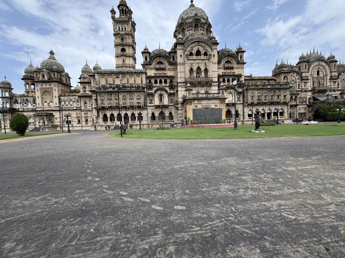 amitkgujjar's tweet image. गायकवाड़ राजघराना आज भी इस महल में रहता हैं 

शांत शहर 

नाम आप लोग बताये?

@RadhikarajeG 
#SecretStory #LoveIslandUK #PerthSanta #タコピーの原罪 #JossGawin #BBNaijaS10 #มหกรรมนิยายนานาชาติ2025xKS