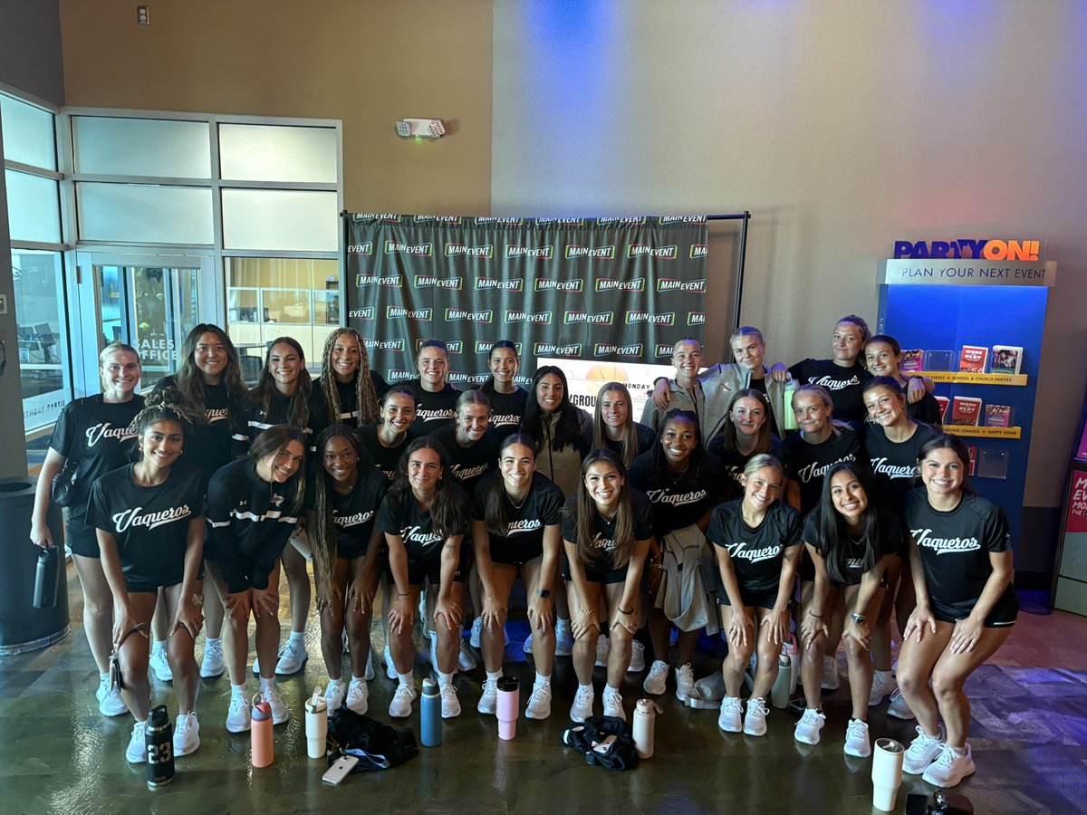 We love a day at the lanes 🎳🎳Spent some time away from the pitch and got some bowling in ✌🏼✌🏼 #UTRGV #RallyTheValley