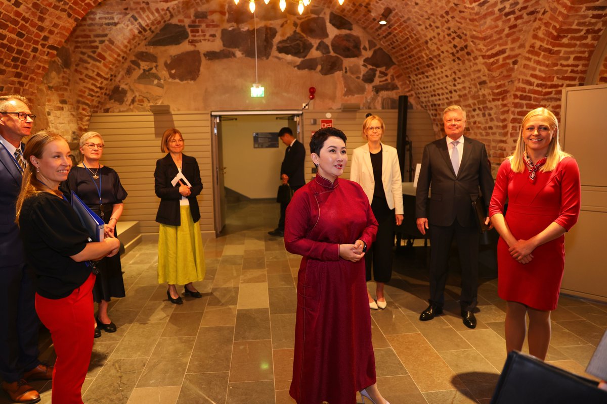 Бүгд Найрамдах Финланд Улсад хийж буй айлчлалынхаа хүрээнд Гадаад харилцааны сайд Б.Батцэцэг тус улсын Гадаад хэргийн сайд Элина Валтонентэй 2025 оны 08 дугаар сарын 01-ний өдөр албан ёсны хэлэлцээ хийв.

Foreign Minister B.Battsetseg held official talks with Ms. Elina Valtonen,