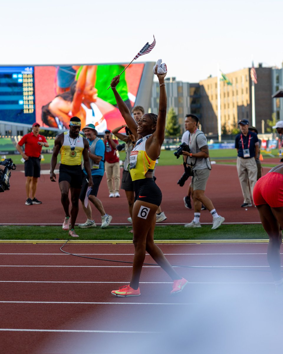 FloTrack's tweet photo. 👑 MELISSA 👑 JEFFERSON-WOODEN 👑

MJW just ran a world leading 10.65 and the fourth fastest performance (tied) in US History. She soared over Kayla White and Aleia Hobbs who ran 10.84 and 10.92, respectively.

TeeTee Terry took fourth with her 10.94.

#USATF and #USATF2025 coverage presented by @uarunning