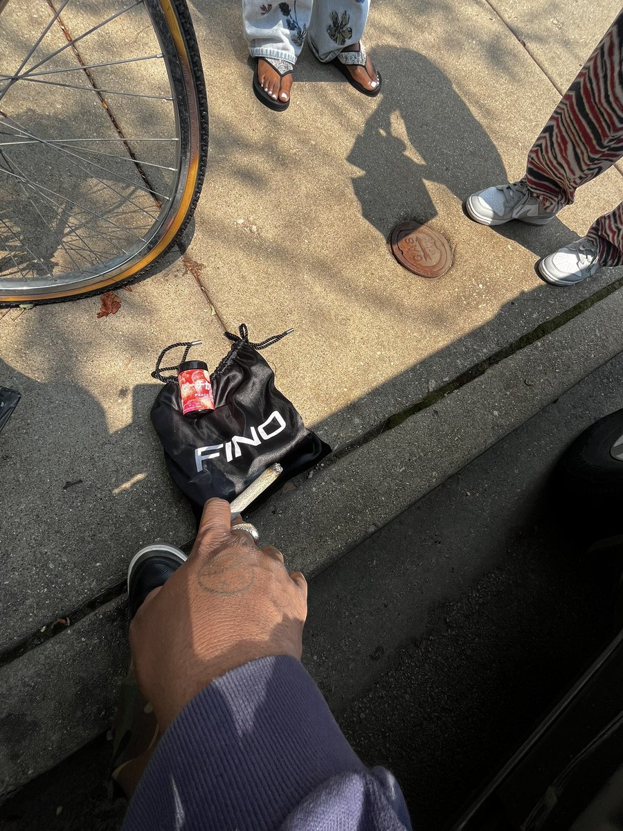 If I die right now will I see heavens gates?
Hit this bitch made me Growl like I was Kevin Gates
It’s a numbers game you get rich off 7’s and 8ths.