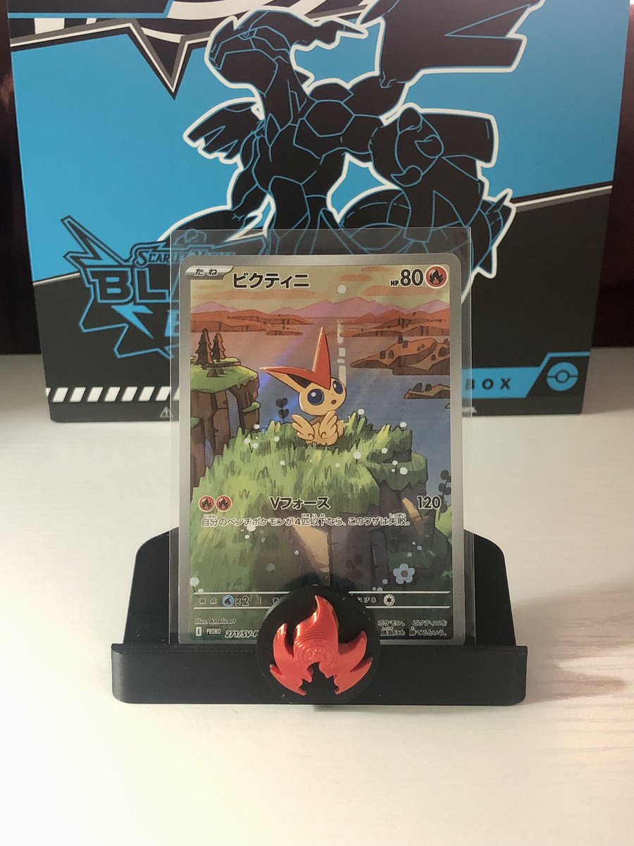 day 35 of posting a card from my collection!

today’s card is this victini promo from bb/wf! illustrated by amelicart, this card is one of my favorites. there are so many tiny details, from the little blades of grass to the islands way in the background having their own trees!