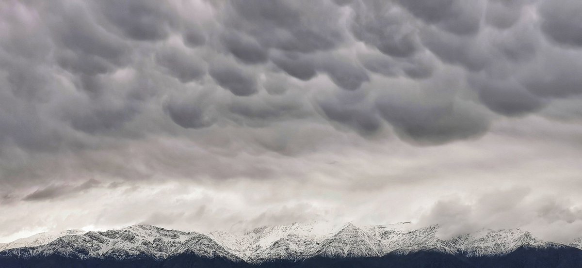 arvelogabriel's tweet photo. Nubes undulatus asperatus sobre Stgo, Chile.
1/8/25 https://t.co/yww6EXcYHI