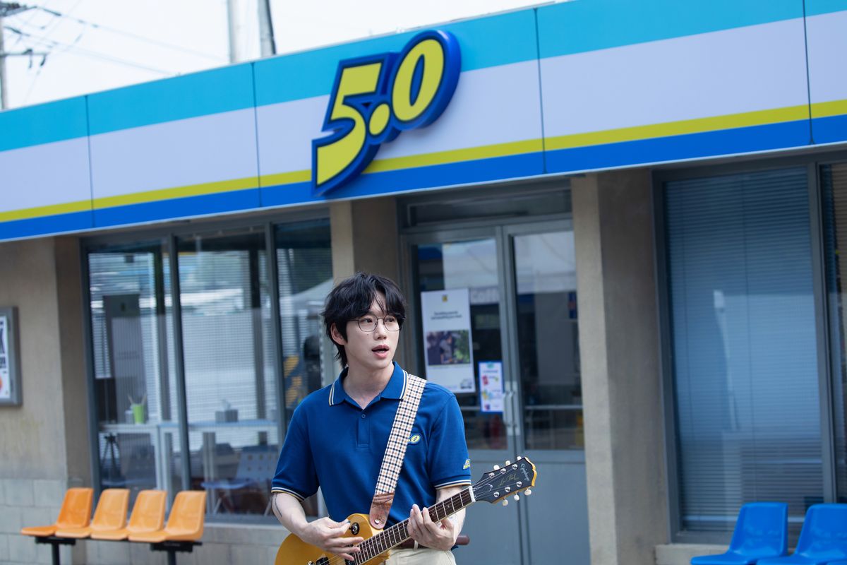 💙권정열 십센치 5.0 정규 앨범 기념💙 #RT #rt이벤트

🫂알티로 참가! 당첨되면  '사랑은 여섯줄' 스밍 20회 인증!
한 번 들어보시면 플리에서 빼실 수 없을거예요. 🙏🏻
youtu.be/vP6ClGmH93A?si…

 ➡️ 실물 앨범 5.0 혹은 덕자금 + 원하시는 치킨깊티 💙💛