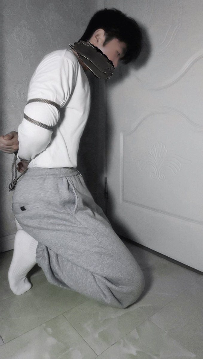 day107🔒
摸锁五秒钟，罚跪两小时