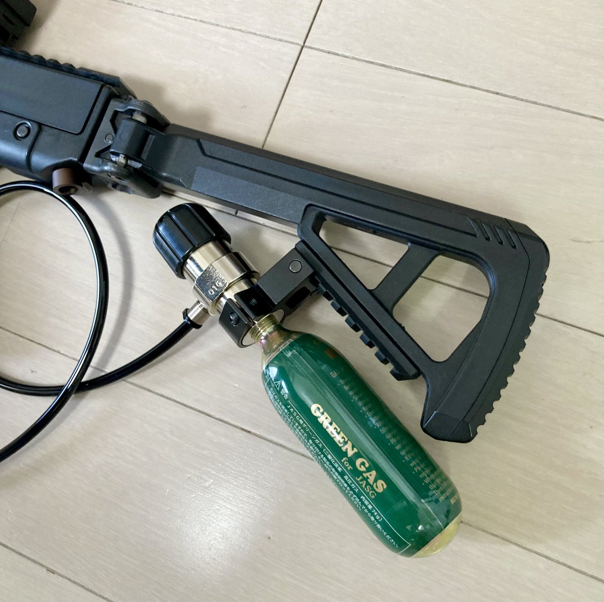 AirsoftDaiki's tweet photo. GHM9を外部ソース化
アサシンのマガジンなのでアサシンもいける！
あとはマガジンアダプターが欲しいとこだけど結構なお値段するのよね…
とりあえず何かを外部ソース化するという目的は達成した https://t.co/c3ppncp7AI