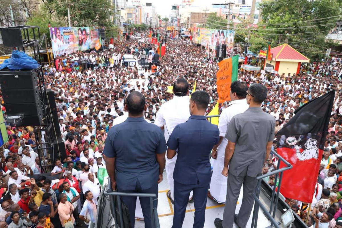 Dhinesh Rodi (@dhineshrodi) on Twitter photo இதுவரை வரலாறு காணாத கூட்டத்தை கோவில்பட்டி கண்டுள்ளது. கோவில்பட்டி எப்போதும் அண்ணா திமுகவின் கோட்டை என்பதை மீண்டும் நிரூபித்திருக்கிறார் அன்பிற்குரிய திரு <a href="/Kadamburrajuofl/">Kadambur Raju - Say No To Drugs & DMK</a> அவர்கள். மதிப்பிற்குரிய திரு <a href="/EPSTamilNadu/">Edappadi K Palaniswami-SayYEStoWomenSafety&AIADMK</a> அவர்களின் இந்த எழுச்சி பயணம் வெற்றி பெற்று மீண்டும் தமிழகத்தின் இதுவரை வரலாறு காணாத கூட்டத்தை கோவில்பட்டி கண்டுள்ளது. கோவில்பட்டி எப்போதும் அண்ணா திமுகவின் கோட்டை என்பதை மீண்டும் நிரூபித்திருக்கிறார் அன்பிற்குரிய திரு <a href="/Kadamburrajuofl/">Kadambur Raju - Say No To Drugs & DMK</a> அவர்கள். மதிப்பிற்குரிய திரு <a href="/EPSTamilNadu/">Edappadi K Palaniswami-SayYEStoWomenSafety&AIADMK</a> அவர்களின் இந்த எழுச்சி பயணம் வெற்றி பெற்று மீண்டும் தமிழகத்தின்