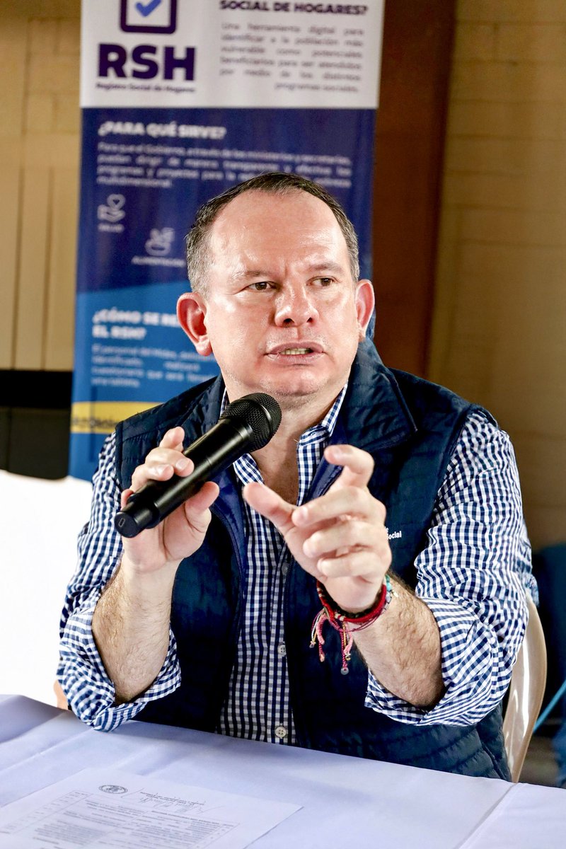 abelardopintom's tweet image. Hoy presente en el Comude de San Jacinto, Chiquimula, ante las autoridades locales y Cocodes, el Registro Social de Hogares.💻

Este instrumento erradica el clientelismo, la discrecionalidad y los listados para ingresar a los #ProgramasSociales e iniciativas del @GuatemalaGob.✨