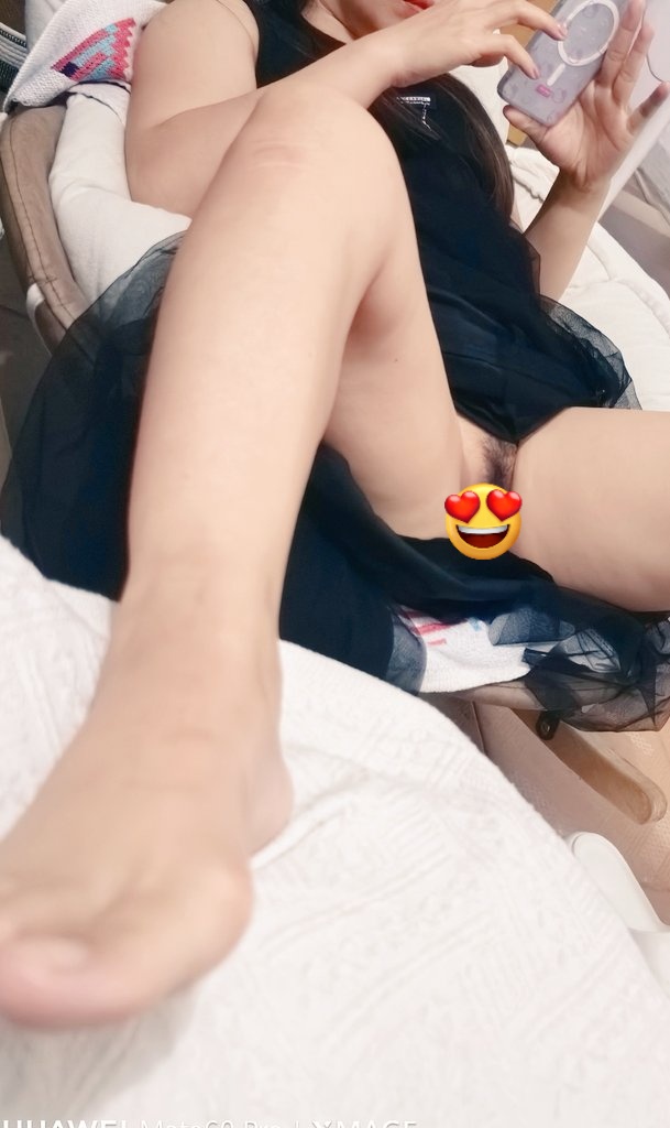 熟客点名着急要做开背，裤子都没来得及穿就出去了😂不穿内裤出门是不是很爽😏