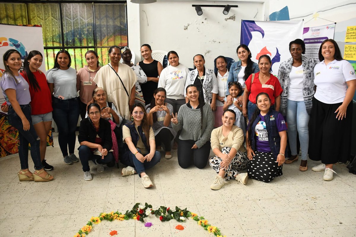 En #Orito, #Putumayo las mujeres lideran planes de acción que les permita transformar el territorio y hacer incidencia y seguimiento a la política pública de género de las mujeres de su municipio
#MujeresTejiendoUnFuturoDePaz #Putumayo <a href="/UEenColombia/">Unión Europea en Colombia 🇪🇺</a> <a href="/mujertejedora/">Tejedoras de Vida</a>  #COSPE