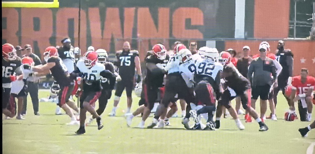 StarOfTheShow86's tweet photo. @ESPNCleveland Throw Tyrion Lannister out there Week 1 so we can get this over with already 🤭 what’s missing from this pass play clip… https://t.co/TI2MdXKXBG