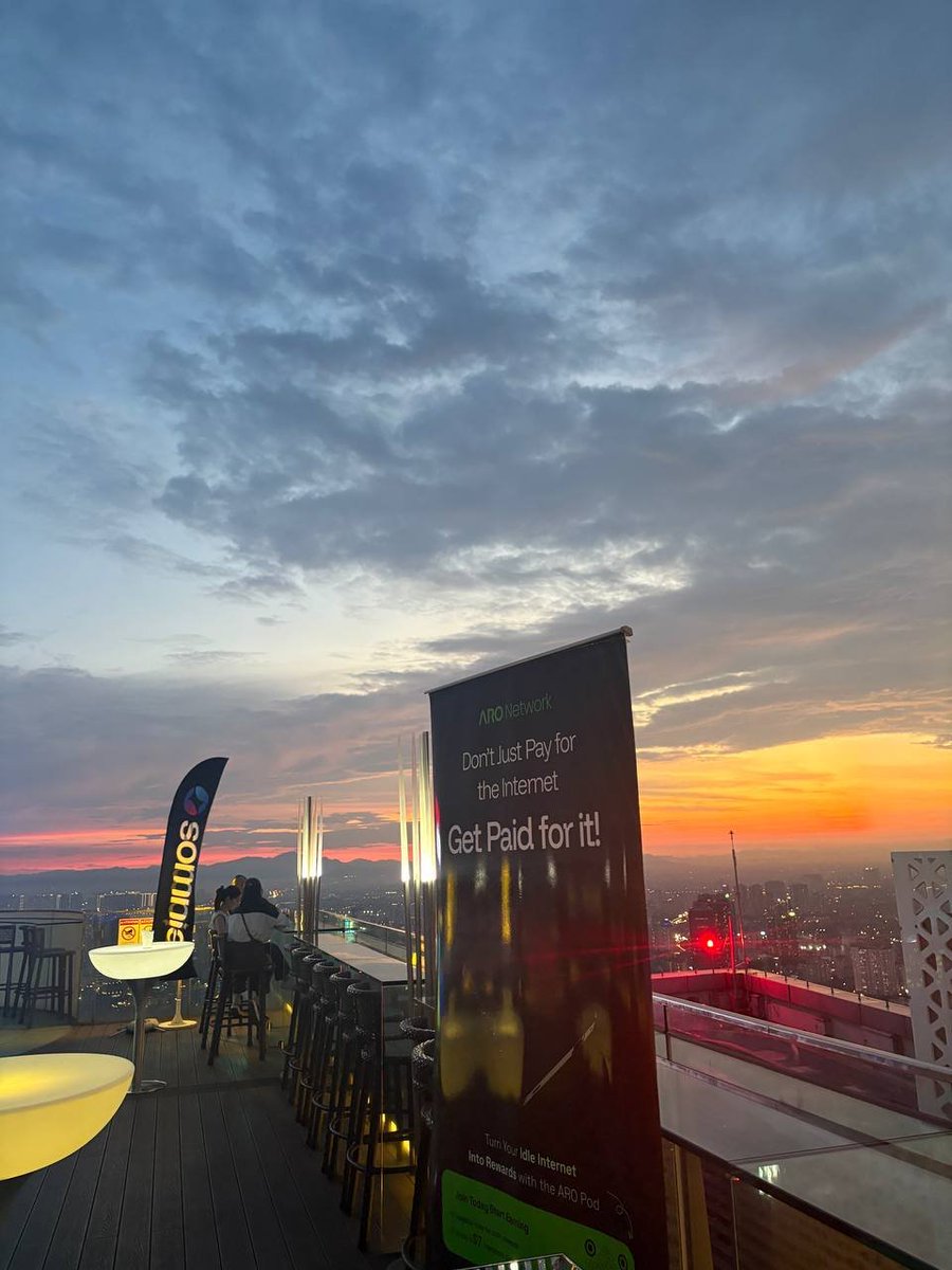 Happy weekend, Aronauts! 💫
Have you #AROtoEarn today? 

➠ Install it. Run it. Start Earning.