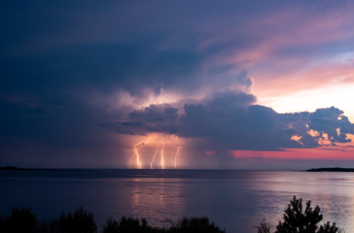 Raahen yöukkonen toissayöltä Yppäristä kuvattuna. #ukkonen #lightning